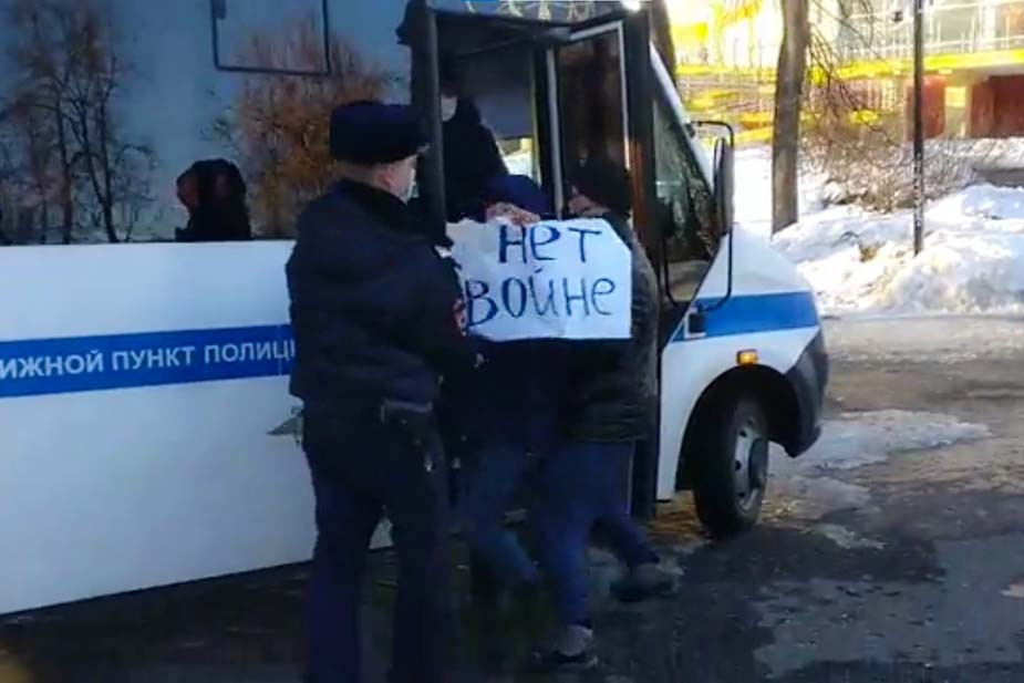 Задержание активистки в Иваново
