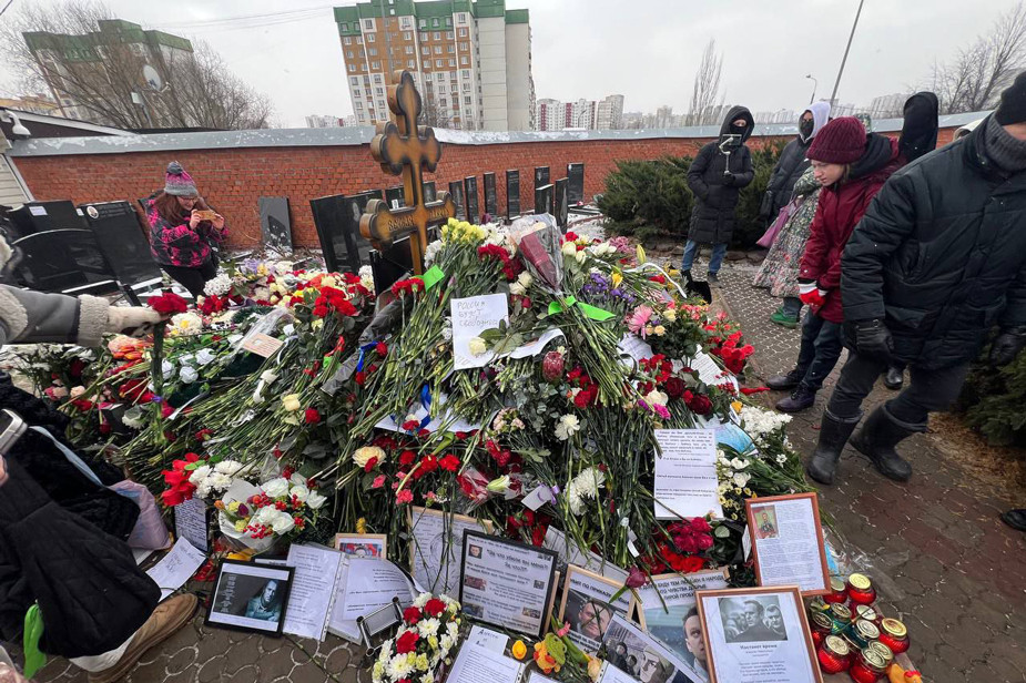 Могила Алексея Навального на Борисовском кладбище в Москве, 16 февраля 2025 года. Фото: Артём Сахаров / Telegram