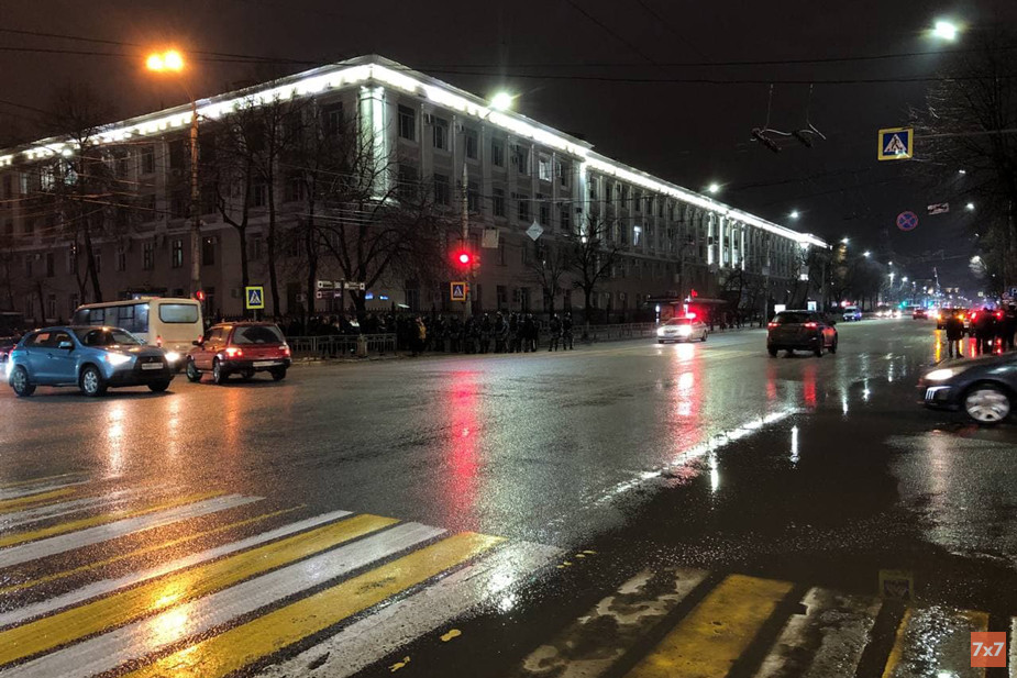 В Воронеже продолжается акция протеста.