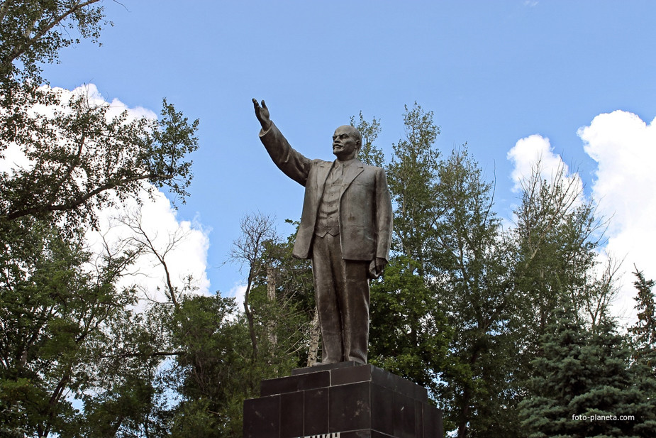 Памятник Ленину в Центральном парке
