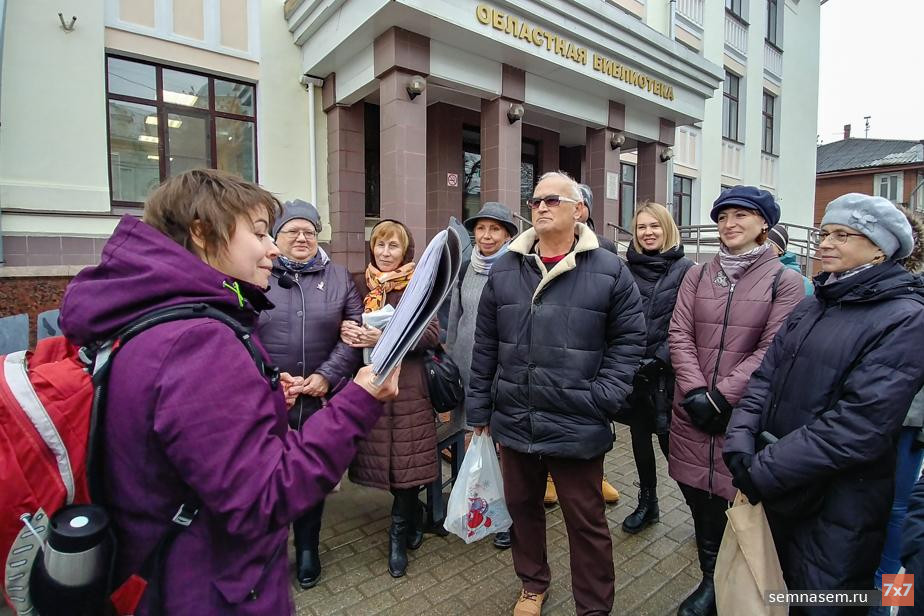 Нина Смелкова ведет авторскую литературную экскурсию в Вологде
