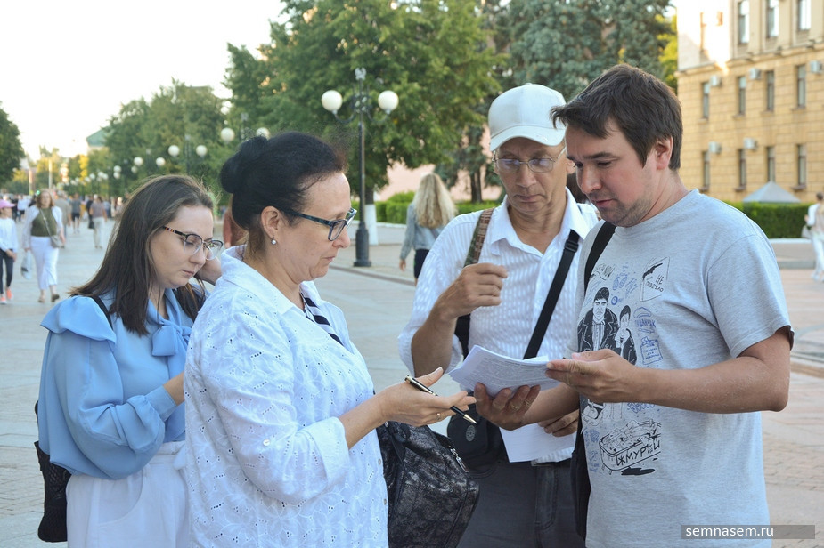 Иван Финогеев собирает подписи за сохранение пензенского троллейбуса в августе 2020 года