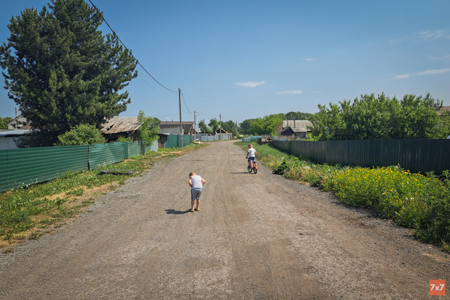 Детей в Улусе не боятся отпускать на улицу. Фото «7х7»
