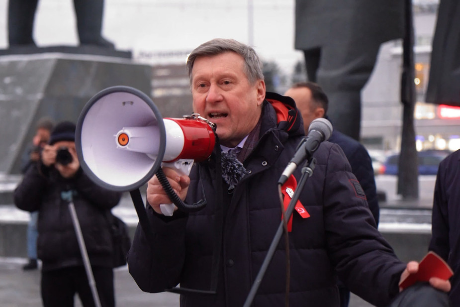 Анатолий Локоть на митинге КПРФ в Новосибирске, 7 ноября 2024 года. Фото: Анатолий Локоть / VK
