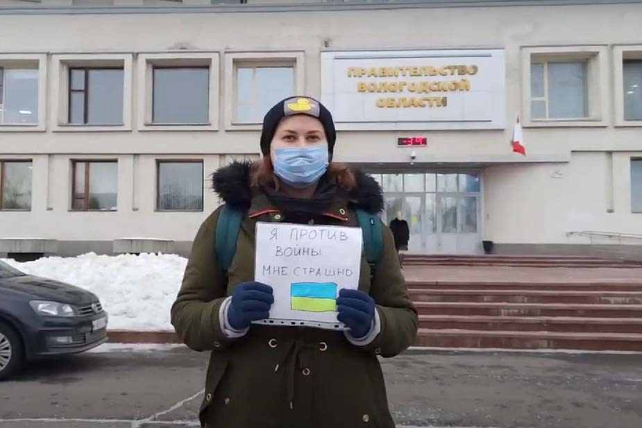 Одиночный пикет против войны на Украине в Вологде