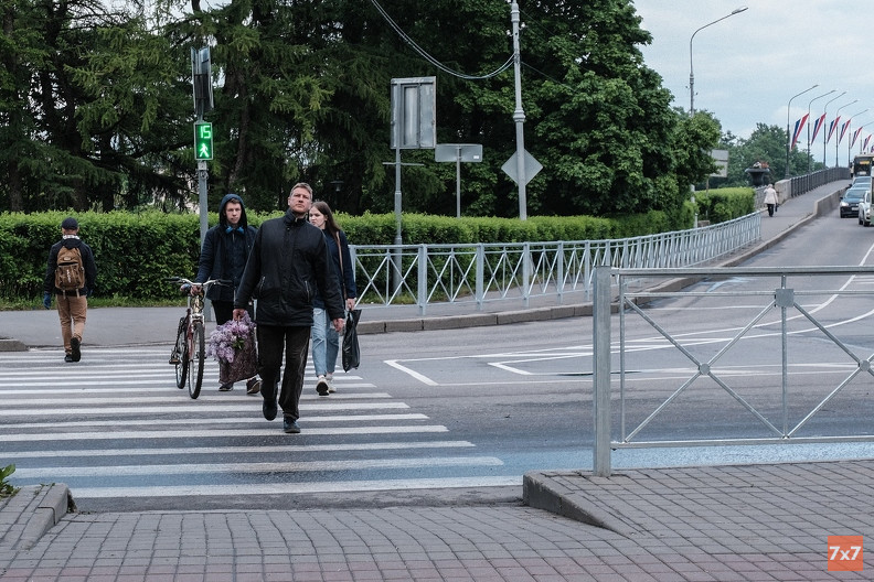 Перекресток улицы Великой, улицы Розважа и моста Александра Невского