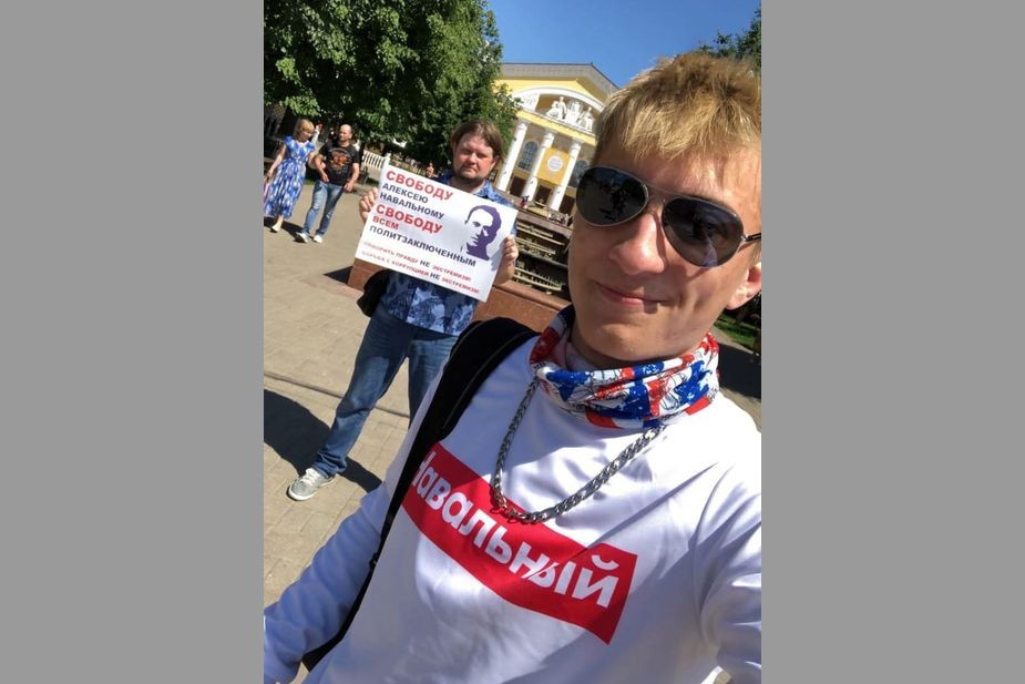 Илья Ермаков на пикете Сергея Редникова