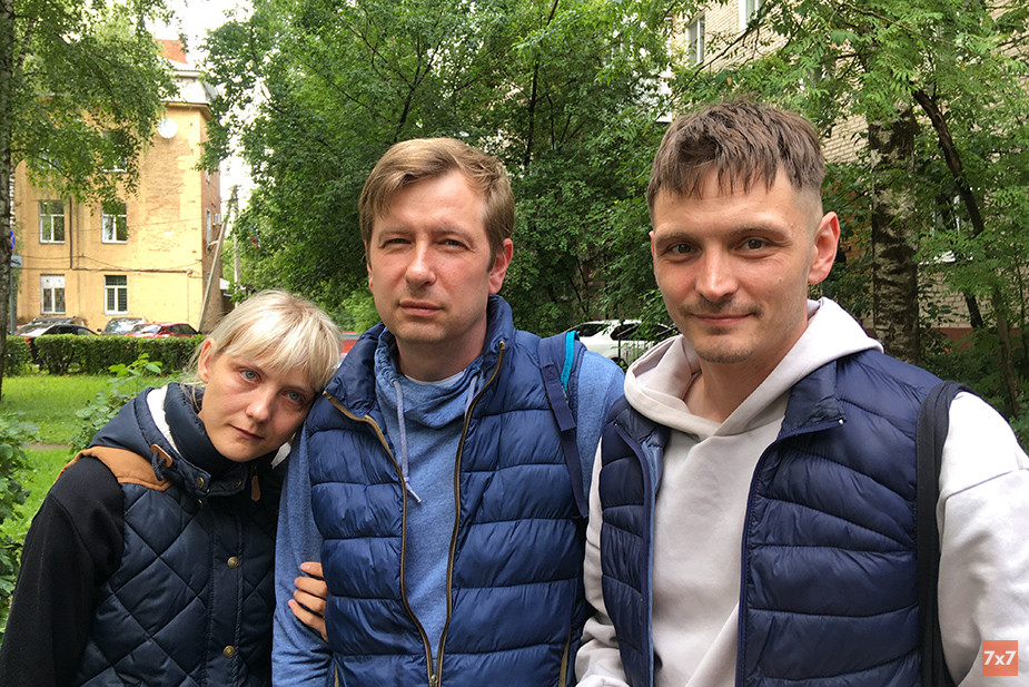 Владимир Завьялов со своей женой Кристиной и братом Олегом