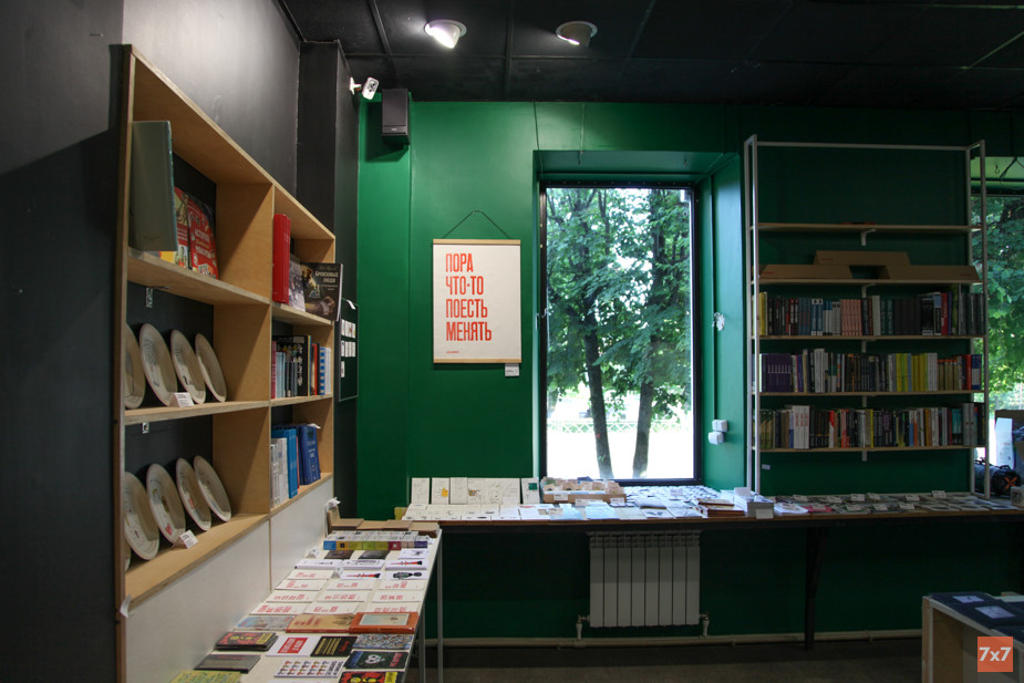 На площадке «ШТАБа» работали кафе и книжный магазин «Никитас»