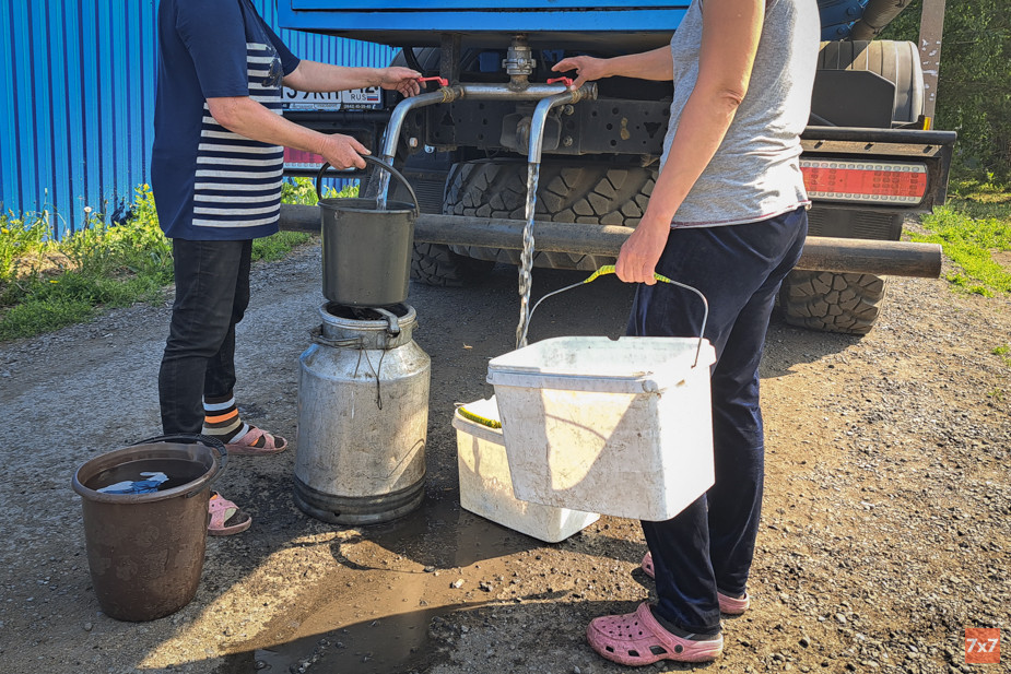 Women in Ulus carry buckets of water equally with men. Photo 7x7